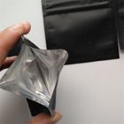Η κλειδαριά φερμουάρ Mylar απόδειξης παιδιών τοποθετεί την πλαστική συσκευασία ζιζανίων καραμελών μεταλλινών σε σάκκο μαύρη Gummy