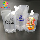Πλαστικές τσάντες σωλήνων ποτών υγρές, στάση ποτών χυμού φρούτων επάνω στις σακούλες με την ΚΑΠ