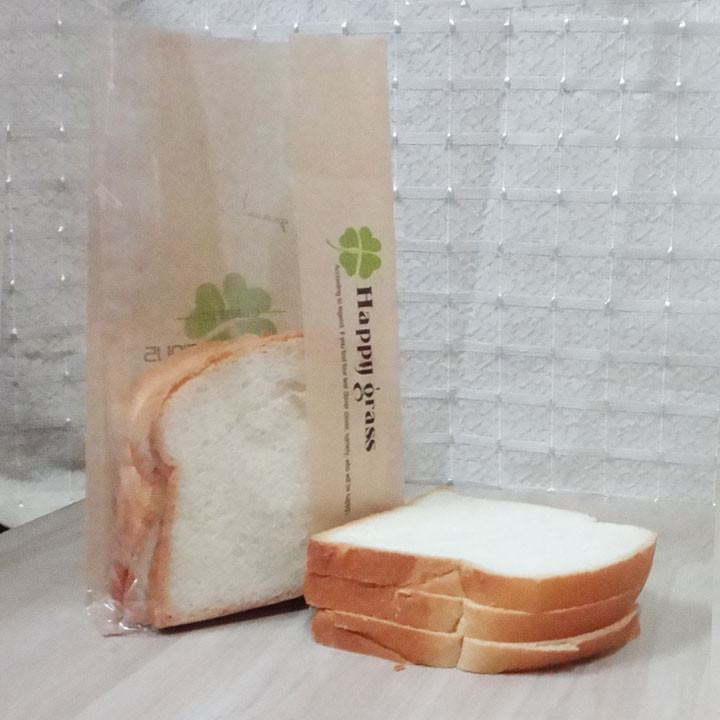 Η στάση επάνω προσαρμοσμένες τσάντες εγγράφου της Kraft συσκευασίας στις τρόφιμα καθαρίζει το παράθυρο για το ψωμί