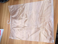 Η διαφανής πλαστική μπλούζα ντύνει τη συσκευάζοντας τσάντα με το γλιστρώντας φερμουάρ και το γάντζο