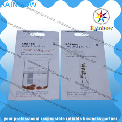 Συσκευάζοντας τσάντα Comestic Korres με τη σαφή τρύπα παραθύρων και λαβών