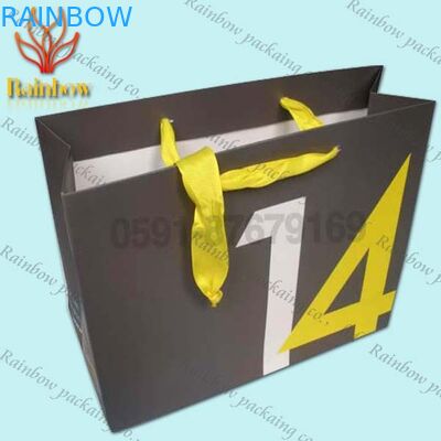 Προσαρμοσμένες τσάντες εγγράφου αγορών για τα καλλυντικά με τη στριμμένη λαβή