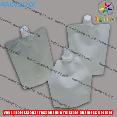 Ζωηρόχρωμη στάση συνήθειας εκτύπωσης επάνω στις πλαστικές τσάντες βαθμού τροφίμων που συσκευάζουν με την κλειδαριά φερμουάρ