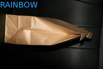 Οι καφετιές τυπωμένες λογότυπο προσαρμοσμένες τσάντες εγγράφου, παίρνουν μαζί τη στάση επάνω στην τσάντα