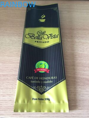 Κόκκινες πλαστικές σακούλες καφέ που συσκευάζουν το βαθμό τροφίμων με το κατώτατο σημείο