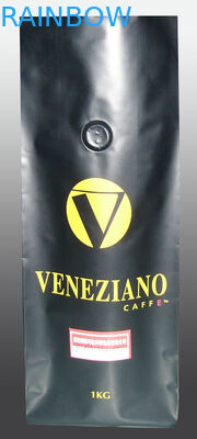 Οι αργυροειδείς κενές τσάντες τσαγιού σφραγίδων που συσκευάζουν τη μεταλλίνη τελειώνουν τη στάση επάνω με την εξαέρωση της βαλβίδας