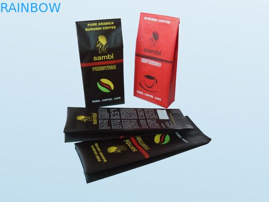 Οι αργυροειδείς κενές τσάντες τσαγιού σφραγίδων που συσκευάζουν τη μεταλλίνη τελειώνουν τη στάση επάνω με την εξαέρωση της βαλβίδας