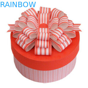 Κύλινδρος εγγράφου - διαμορφωμένο ροζ συσκευασίας κιβωτίων δώρων για το κέικ γενεθλίων