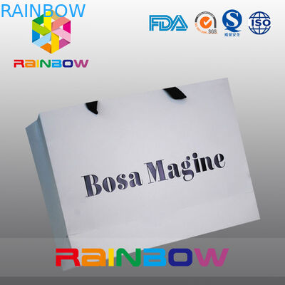 Eco - φιλικές προσαρμοσμένες τσάντες εγγράφου με τη λαβή για τη συσκευασία ενδυμασίας