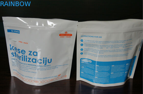 Οι τοποθετημένες σε στρώματα πλαστικές τσάντες αποστειρωτή μικροκυμάτων βαθμού τροφίμων στέκονται επάνω με το φερμουάρ