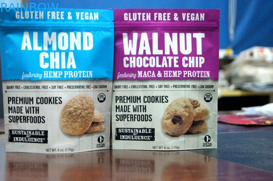 Το ζωηρό φύλλο αλουμινίου τυπωμένων υλών ευθυγράμμισε τη συσκευάζοντας σακούλα μπισκότων φερμουάρ τσαντών πρόχειρων φαγητών/Doypack Mylar