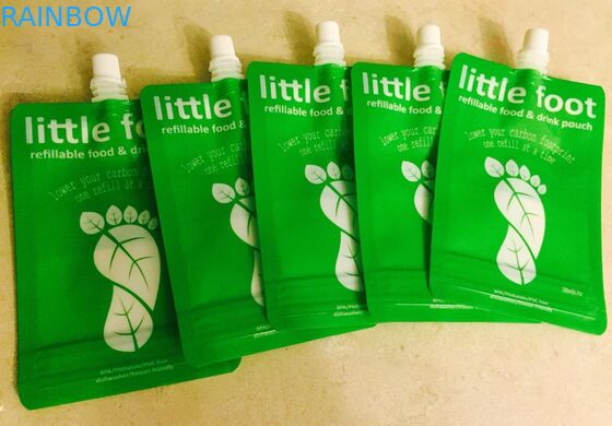 Τα διαφορετικά μεγέθη στέκονται επάνω την επαναχρησιμοποιήσιμη σακούλα σωλήνων για τα συμπληρώματα