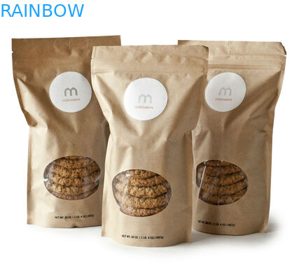 Τοποθετημένες σε στρώματα οι αργίλιο τσάντες αποθήκευσης τροφίμων Mylar, στέκονται επάνω τις τσάντες εγγράφου