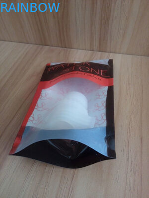 Πλαστικό εμπορευματοκιβώτιο στάσεων επάνω που γεμίζουν με τους σπόρους καννάβεων/τις τσάντες της Noni με το φερμουάρ