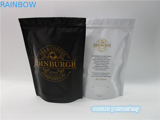 Η στάση επάνω στις πλαστικές σακούλες καφέ που συσκευάζουν, καφές φύλλων αλουμινίου αργιλίου τοποθετεί τη βαλβίδα εξαέρωσης σε σάκκο