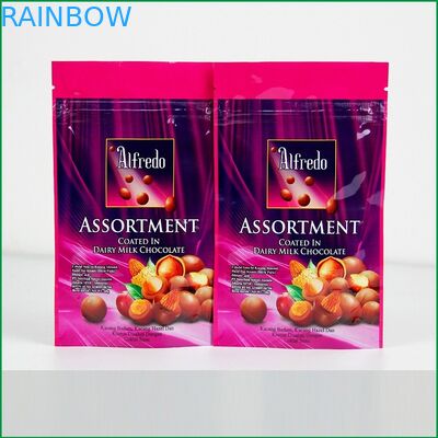 Στάση συνήθειας επάνω στην τσάντα φερμουάρ με το λογότυπο για τη σοκολάτα/τη συσκευάζοντας τσάντα σοκολάτας