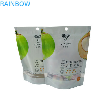 Στάση επάνω στις πλαστικές σακούλες τσαντών φερμουάρ που συσκευάζουν για το μπισκότο μπισκότων τσιπ σοκολάτας