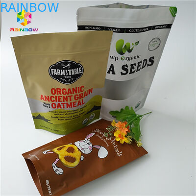 Τροφίμων βαθμού πρωτεϊνική στάση καρυδιών σκονών ξηρά επάνω στη διαφανή συσκευάζοντας τσάντα σακουλών φερμουάρ