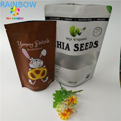 Τροφίμων βαθμού πρωτεϊνική στάση καρυδιών σκονών ξηρά επάνω στη διαφανή συσκευάζοντας τσάντα σακουλών φερμουάρ