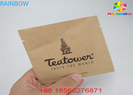 Στάση τσαγιού Matcha επάνω φερμουάρ τοποθετημένο σε στρώματα στο σακούλα υλικό αργιλίου έγγραφο της Kraft φύλλων αλουμινίου ανακύκλωσης