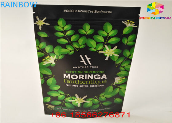 Στάση τσαγιού Matcha επάνω φερμουάρ τοποθετημένο σε στρώματα στο σακούλα υλικό αργιλίου έγγραφο της Kraft φύλλων αλουμινίου ανακύκλωσης