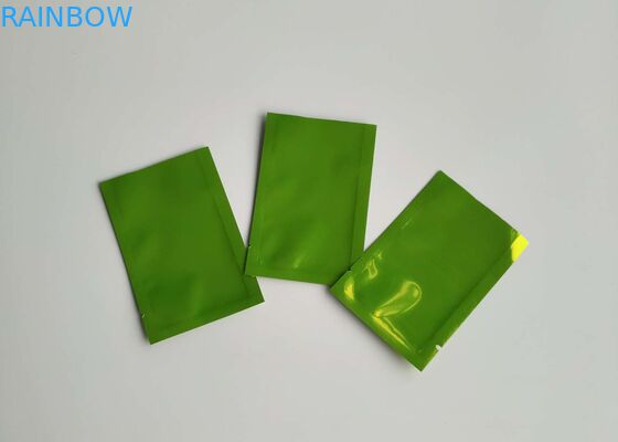 Συγκολλήστε τη στάση φύλλων αλουμινίου αργιλίου επάνω στη συσκευάζοντας τσάντα σάκων στιγμιαίου καφέ σακουλών με το δάκρυ με θερμότητα