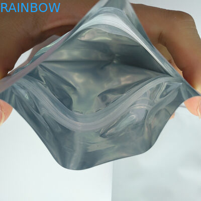 3 η δευτερεύουσα στάση μεταλλινών σφραγίδων επάνω στη συσκευασία σακουλών, στέκεται επάνω την απόδειξη παιδιών σακουλών φερμουάρ