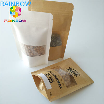 Η στάση τσιμπά επάνω τη σαφή πλαστική σακούλα κλειδαριών φερμουάρ τσαντών συσκευασίας τροφίμων διαφανή με το παράθυρο