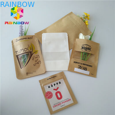 Η στάση τσιμπά επάνω τη σαφή πλαστική σακούλα κλειδαριών φερμουάρ τσαντών συσκευασίας τροφίμων διαφανή με το παράθυρο