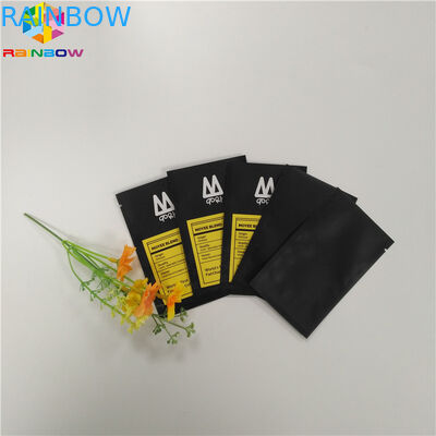 Μικρή μαύρη στάση χρώματος επάνω στη σακούλα τρία φερμουάρ σφραγισμένο πλευρά φύλλο αλουμινίου Mylar αργιλίου