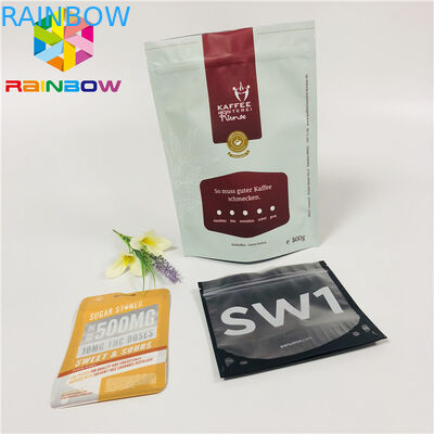 Η στάση φύλλων αλουμινίου αργιλίου εμποδίων υγρασίας επάνω στη σακούλα τοποθετεί Ziplock φασολιών καφέ σε σάκκο το πλαστικό