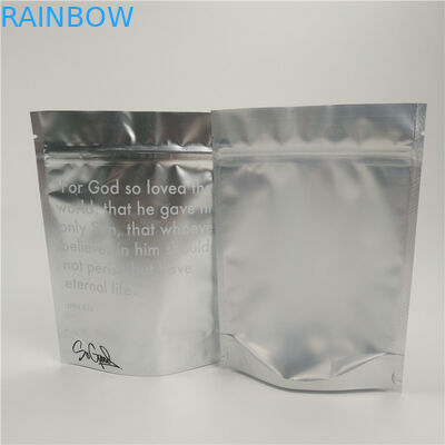 Τοποθετημένες σε στρώματα υλικές πλαστικές σακούλες που συσκευάζουν Ziplock αγκίδων την ιατρική στάση τσαντών επάνω