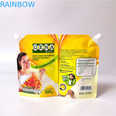 Πλαστική στάση ποτών επάνω ριγμένη ποτό τσάντα χυμού φρούτων σακουλών στην επαναχρησιμοποιήσιμη με την ΚΑΠ