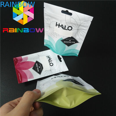 Μικτή η καρυκεύματα συσκευάζοντας στάση σκονών επάνω στη ματ επιφάνεια σακουλών τελειώνει το FDA πιστοποιημένο