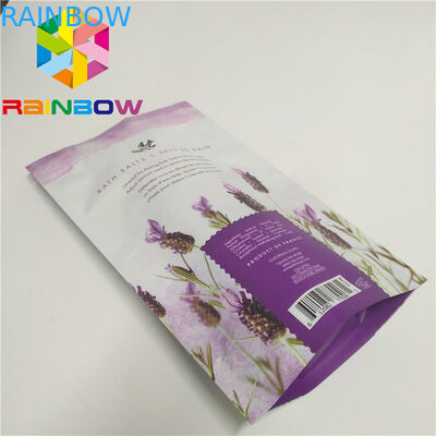 Ο καφές τρίβει τη συσκευάζοντας στάση επάνω στην αλατισμένη σακούλα συσκευασίας λουτρών σώματος φύλλων αλουμινίου αργιλίου τσαντών Κ