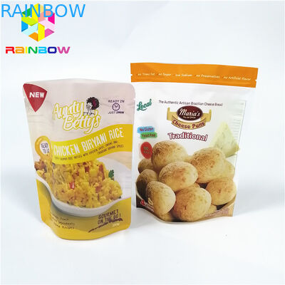 Πλαστικές σακούλες παγωμένων τροφίμων που συσκευάζουν τη στάση επάνω στη νάυλον κενή αποθήκευση ανταπαντήσεων