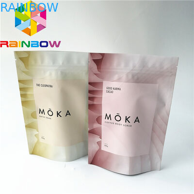 Η αλατισμένη συσκευάζοντας στάση θάλασσας επάνω στις τσάντες σακουλών φερμουάρ, στέκεται επάνω την τσάντα 9 καφέ χρώματα