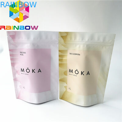 Η αλατισμένη συσκευάζοντας στάση θάλασσας επάνω στις τσάντες σακουλών φερμουάρ, στέκεται επάνω την τσάντα 9 καφέ χρώματα