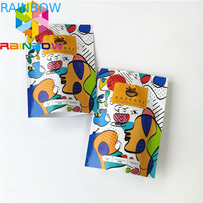 Η ψηφιακή στάση εκτύπωσης επάνω στις συσκευάζοντας τσάντες φύλλων αλουμινίου τοποθετεί το υλικό λογότυπο που προσαρμόζεται σε στρώματα