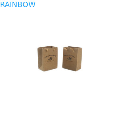 Στάση Doypack επάνω στη μικρή χειροποίητη τσάντα εγγράφου της Kraft σακουλών που ανακυκλώνεται με τη λαβή