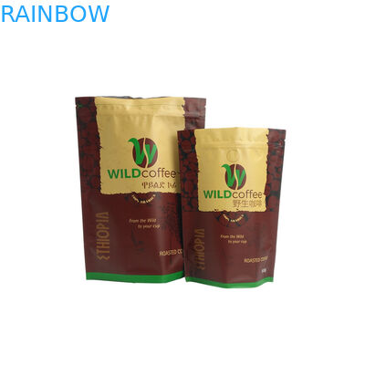 Η μεταλλίνη συνήθειας τελειώνει τις τσάντες τσαγιού καφέ, στάση φύλλων αλουμινίου αργιλίου επάνω στη σακούλα με το φερμουάρ