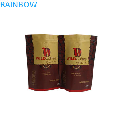 Η μεταλλίνη συνήθειας τελειώνει τις τσάντες τσαγιού καφέ, στάση φύλλων αλουμινίου αργιλίου επάνω στη σακούλα με το φερμουάρ