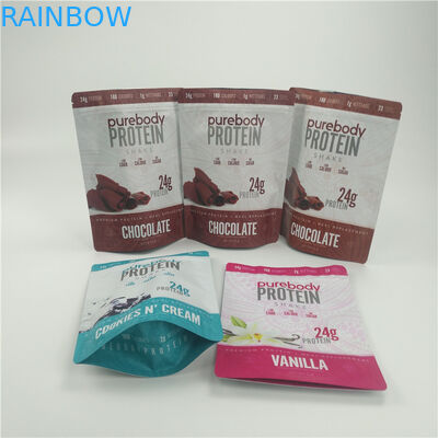 Στάση σακουλών Κ επάνω καφέ τσαντών αργιλίου στη Resealable εκτύπωση χρώματος συνήθειας πλήρη