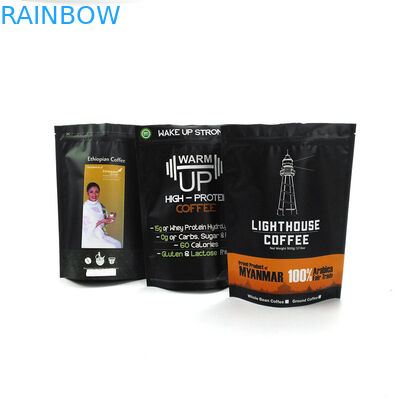 Οι άσπρες 1kg φύλλων αλουμινίου αργιλίου τσάντες Mylar καφέ μεταλλινών στέκονται επάνω τη σακούλα φασολιών καφέ με το φερμουάρ