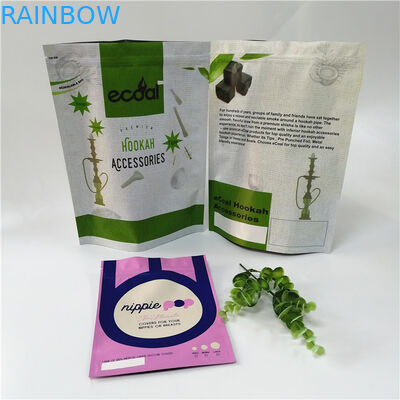 Προσαρμοσμένη στάση επάνω στη σκόνη σακουλών που συσκευάζει moringa τις τσάντες τσαγιού