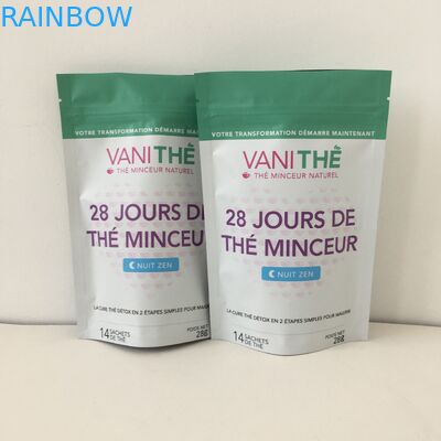 Στάση φύλλων αλουμινίου αργιλίου επάνω στην τσάντα πρόχειρων φαγητών φερμουάρ που συσκευάζει ψηφιακό που τυπώνεται