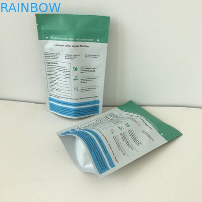 Στάση φύλλων αλουμινίου αργιλίου επάνω στην τσάντα πρόχειρων φαγητών φερμουάρ που συσκευάζει ψηφιακό που τυπώνεται