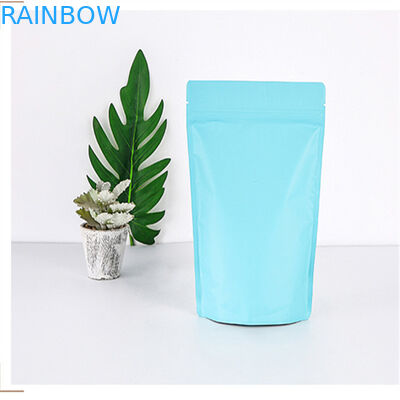 Το σώμα τρίβει την πλαστική στάση φύλλων αλουμινίου αλουμινίου επάνω στη σακούλα με το φερμουάρ