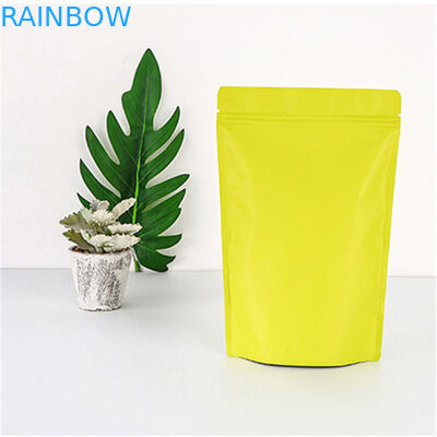 Το σώμα τρίβει την πλαστική στάση φύλλων αλουμινίου αλουμινίου επάνω στη σακούλα με το φερμουάρ