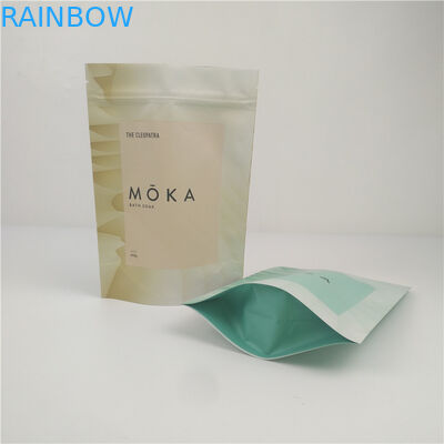 Τοποθετημένη σε στρώματα φερμουάρ πλαστική στάση συνήθειας επάνω στις σακούλες για τα άλατα λουτρών